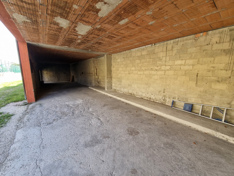 Lozzo Atestino (PD), sito in pieno centro paese ed affacciata alla Piazza Principale, proponiamo ...