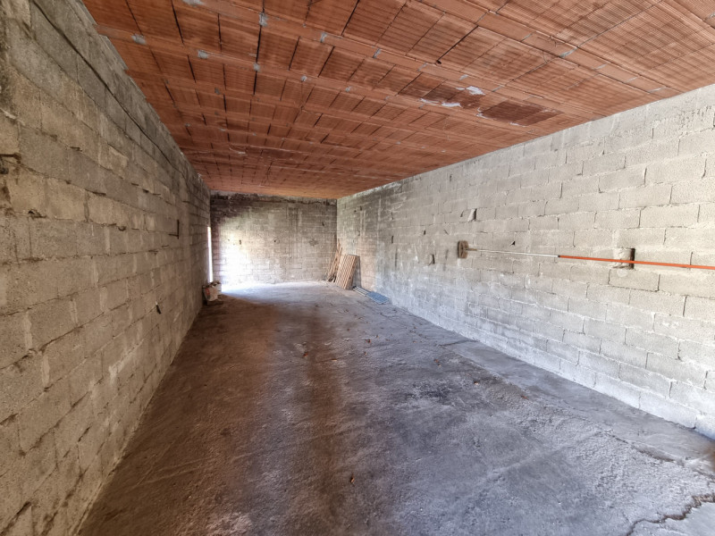 Lozzo Atestino (PD), sito in pieno centro paese ed affacciata alla Piazza Principale, proponiamo ...