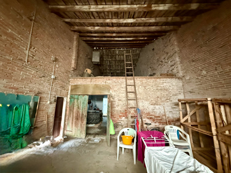 COMPOSIZIONE:
Tipico casale della campagna veneta, disposto su due livelli con giardino esclusivo...