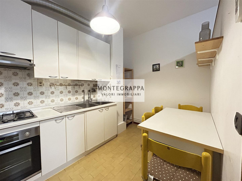 In posizione strategica e comodissima a tutti i servizi (scuole, negozi, trasporti pubblici), pro...