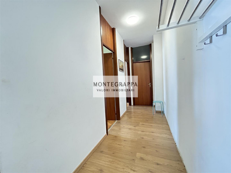 In posizione strategica e comodissima a tutti i servizi (scuole, negozi, trasporti pubblici), pro...