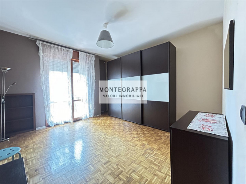 In posizione strategica e comodissima a tutti i servizi (scuole, negozi, trasporti pubblici), pro...