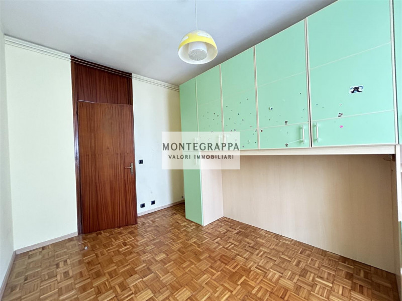 In posizione strategica e comodissima a tutti i servizi (scuole, negozi, trasporti pubblici), pro...