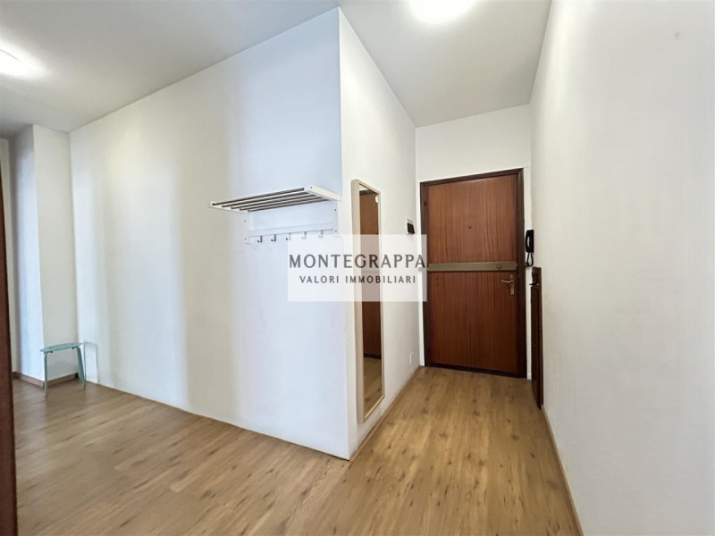 In posizione strategica e comodissima a tutti i servizi (scuole, negozi, trasporti pubblici), pro...