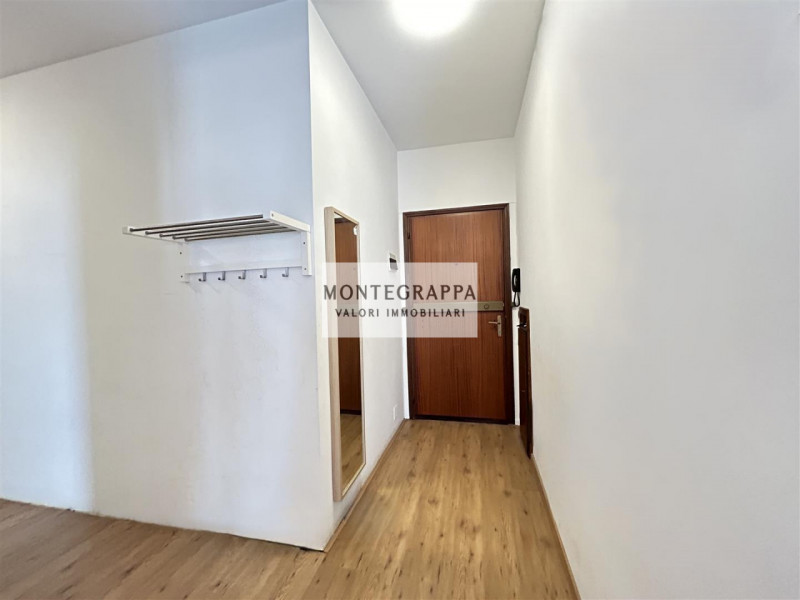 In posizione strategica e comodissima a tutti i servizi (scuole, negozi, trasporti pubblici), pro...