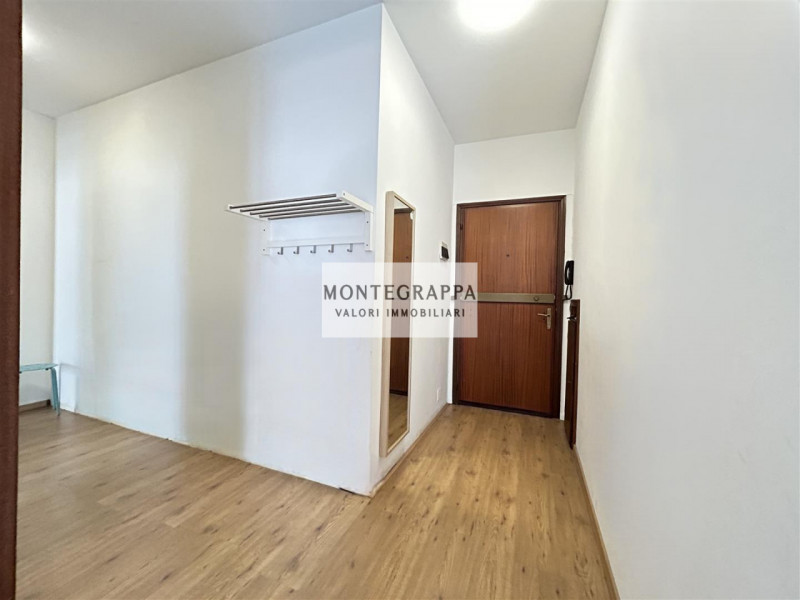 In posizione strategica e comodissima a tutti i servizi (scuole, negozi, trasporti pubblici), pro...