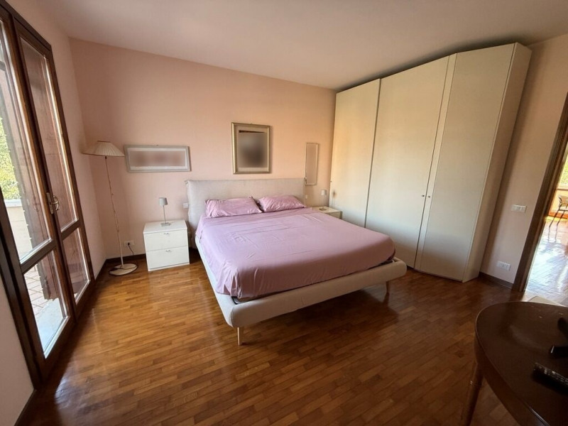 VILLETTA A SCHIERA CENTRALE IN STRADA CASALE A 1KM DA BORGO BERGA. EURO 295.000. CODICE 4561. LE ...