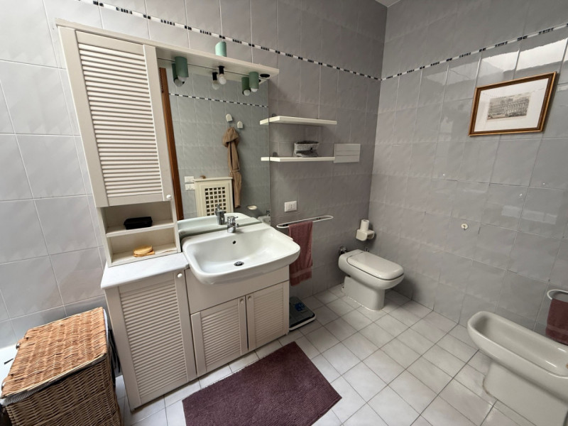 VILLETTA A SCHIERA CENTRALE IN STRADA CASALE A 1KM DA BORGO BERGA. EURO 295.000. CODICE 4561. LE ...