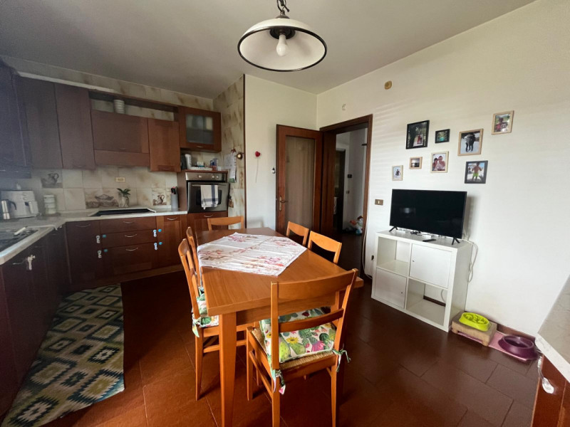 Scopri questa splendida bifamiliare situata nel cuore di Legnaro, un comune che offre tranquillit...