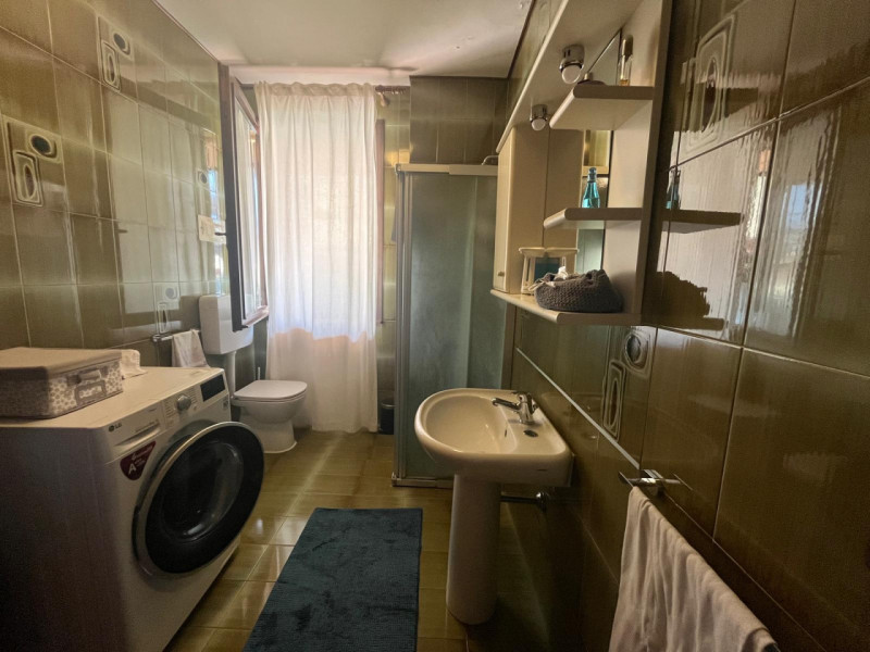 Scopri questa splendida bifamiliare situata nel cuore di Legnaro, un comune che offre tranquillit...