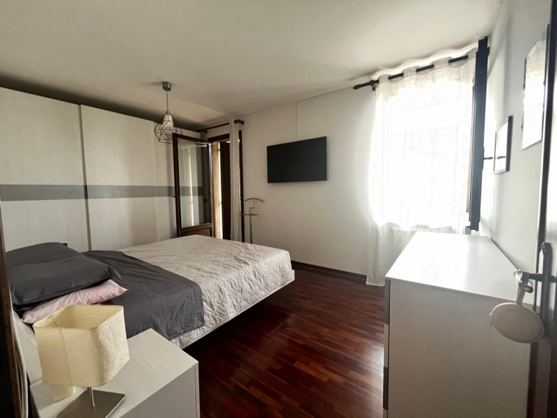 Scopri questa splendida bifamiliare situata nel cuore di Legnaro, un comune che offre tranquillit...