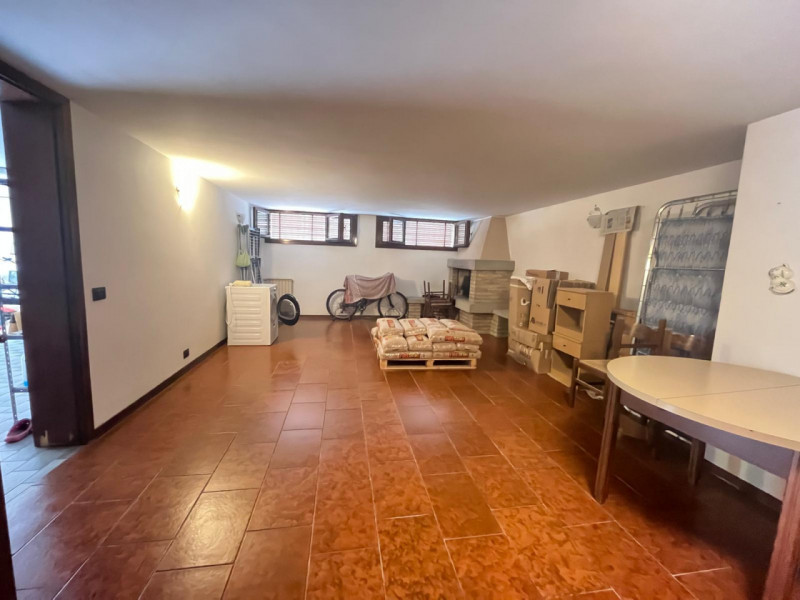 Scopri questa splendida bifamiliare situata nel cuore di Legnaro, un comune che offre tranquillit...