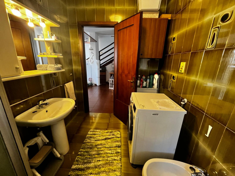 Scopri questa splendida bifamiliare situata nel cuore di Legnaro, un comune che offre tranquillit...