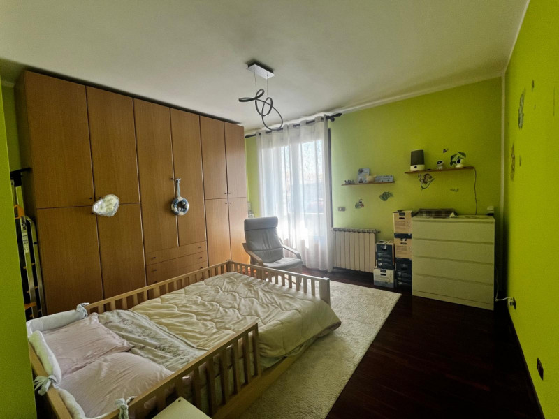 Scopri questa splendida bifamiliare situata nel cuore di Legnaro, un comune che offre tranquillit...