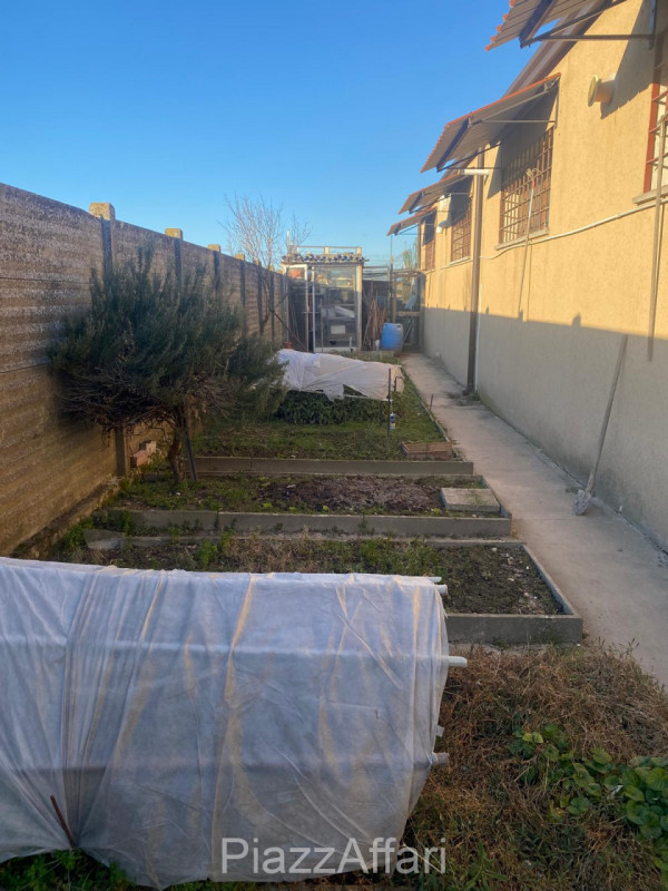 Proponiamo in vendita capannone artigianale di circa 150 mq con terreno agricolo di circa 6000 mq...