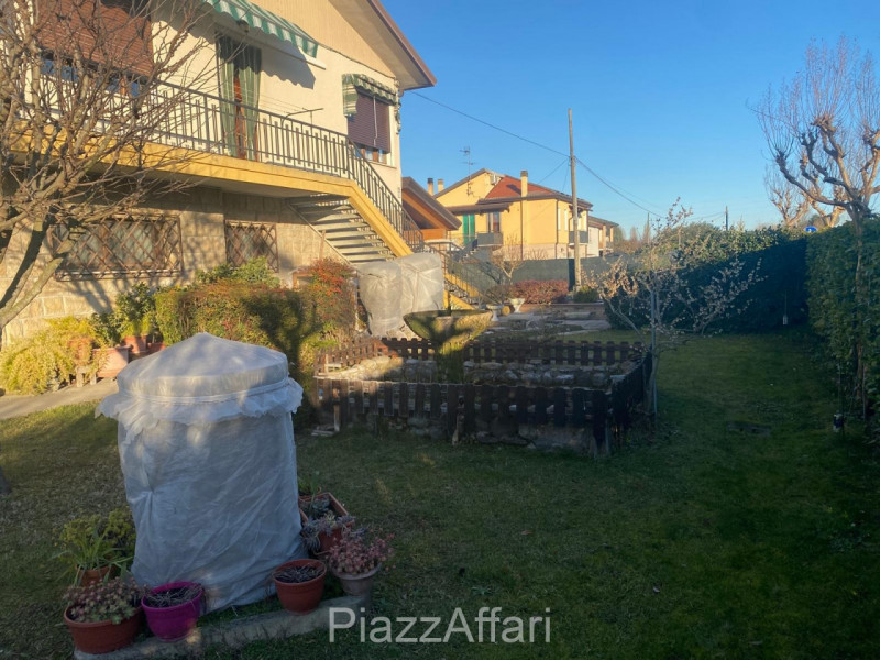 Proponiamo in vendita capannone artigianale di circa 150 mq con terreno agricolo di circa 6000 mq...