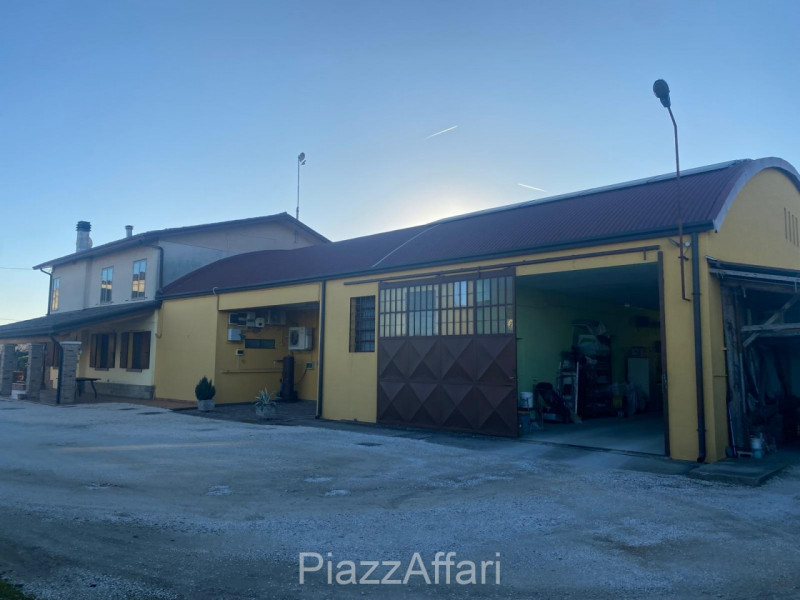 Proponiamo in vendita capannone artigianale di circa 150 mq con terreno agricolo di circa 6000 mq...