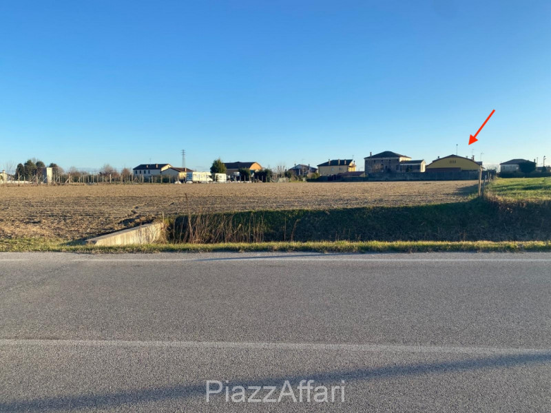 Proponiamo in vendita capannone artigianale di circa 150 mq con terreno agricolo di circa 6000 mq...