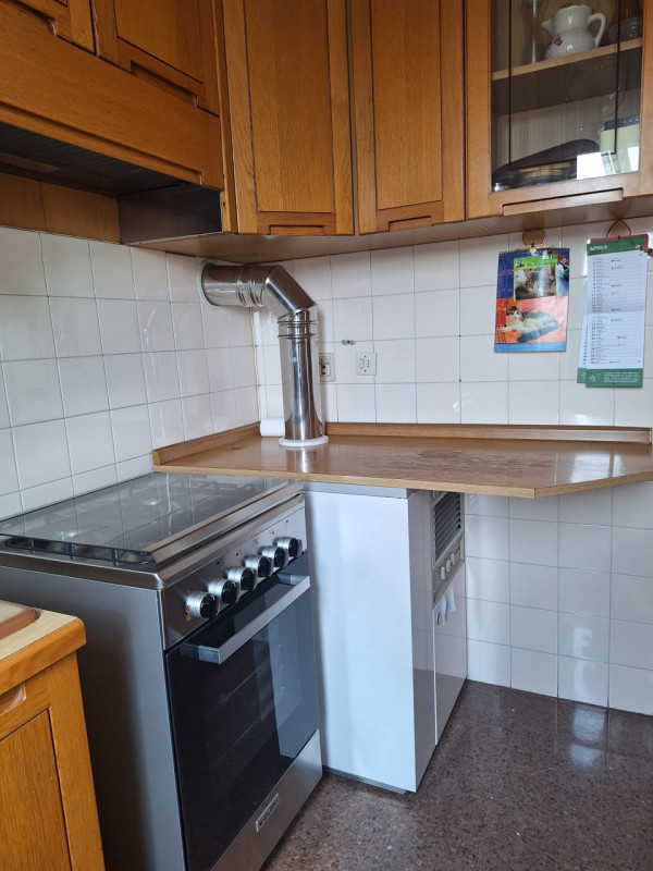 Vicenza-Santa Croce Bigolina: proponiamo in vendita un luminoso appartamento tricamere situato al...