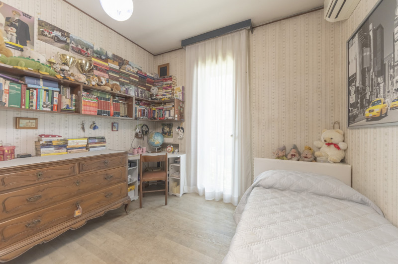 A pochi passi dal centro di Treviso, prestigiosa villa singola degli anni ’80. L’abitazione, sapi...