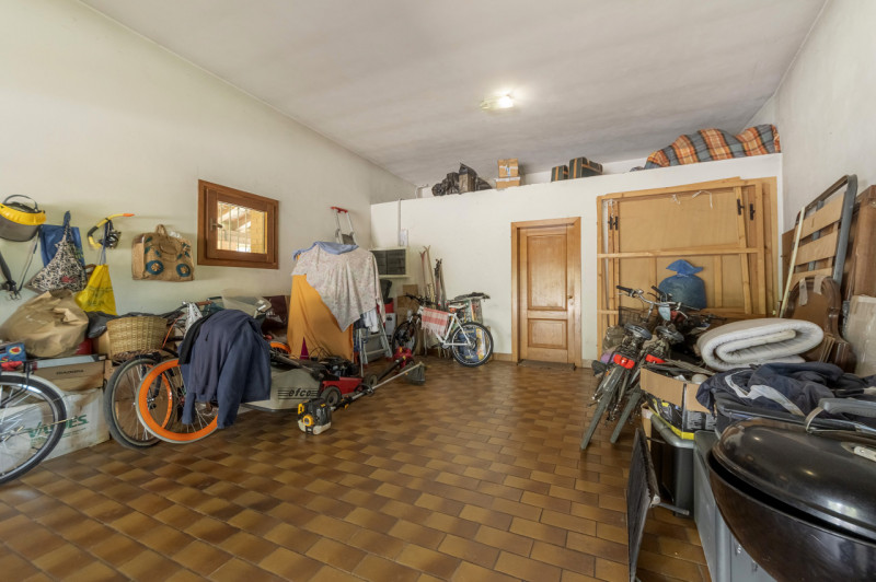 A pochi passi dal centro di Treviso, prestigiosa villa singola degli anni ’80. L’abitazione, sapi...