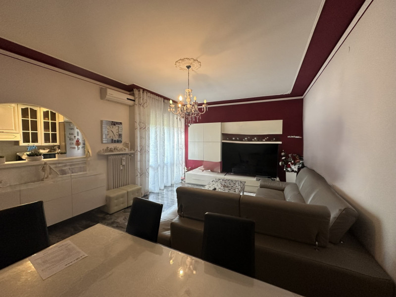 Nel cuore del quartiere Pio X° a due minuti dal centro storico di Padova proponiamo un appartamen...