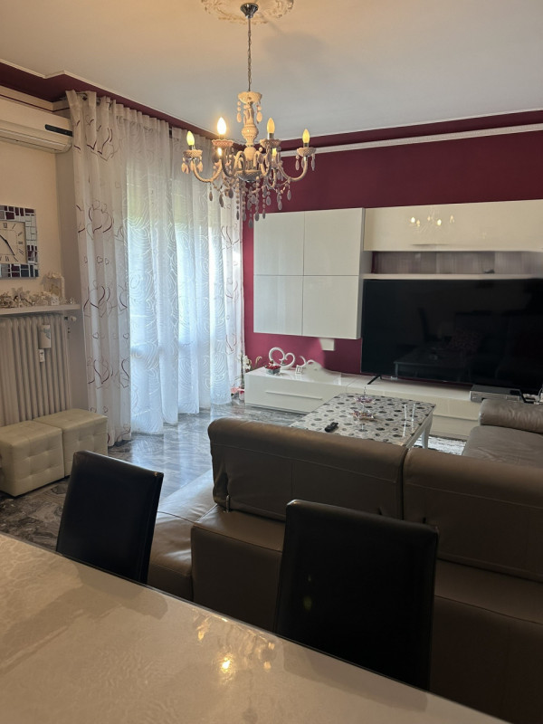 Nel cuore del quartiere Pio X° a due minuti dal centro storico di Padova proponiamo un appartamen...