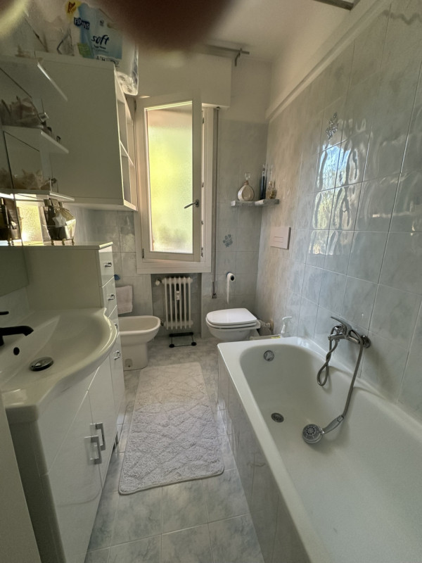 Nel cuore del quartiere Pio X° a due minuti dal centro storico di Padova proponiamo un appartamen...