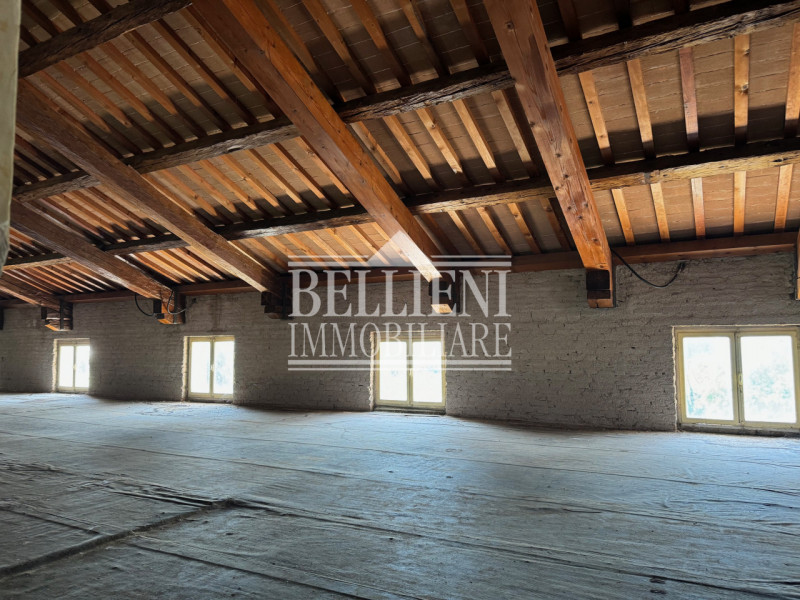 ZONA DUEVILLE - A soli 5 minuti dall'ingresso dell'autostrada Valdastico, proponiamo in vendita u...