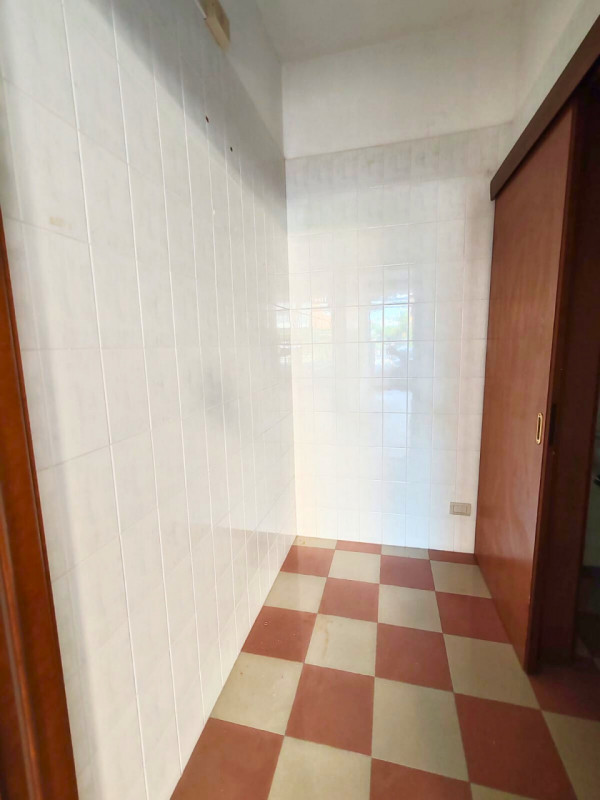 In zona commerciale, comoda a tutti i principali servizi e a pochi passi dalla strada principale ...