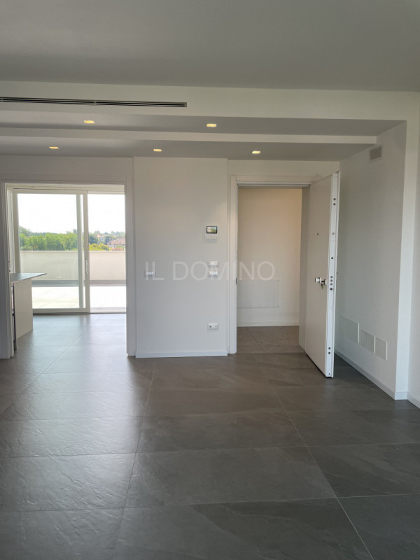 Attico di nuova costruzione in classe A4, composta da: ingresso, salone, cucina separata abitabil...