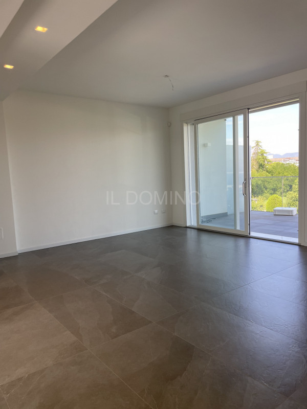 Attico di nuova costruzione in classe A4, composta da: ingresso, salone, cucina separata abitabil...