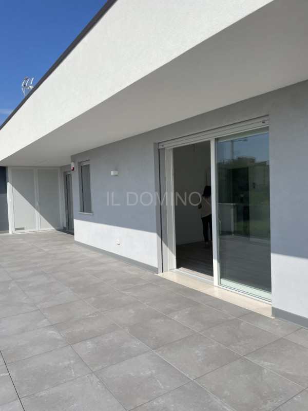 Attico di nuova costruzione in classe A4, composta da: ingresso, salone, cucina separata abitabil...