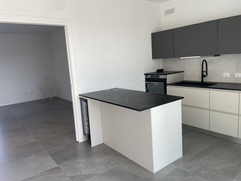 Attico di nuova costruzione in classe A4, composta da: ingresso, salone, cucina separata abitabil...