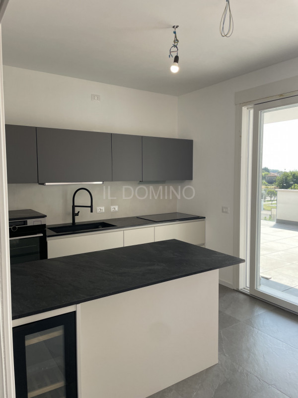 Attico di nuova costruzione in classe A4, composta da: ingresso, salone, cucina separata abitabil...