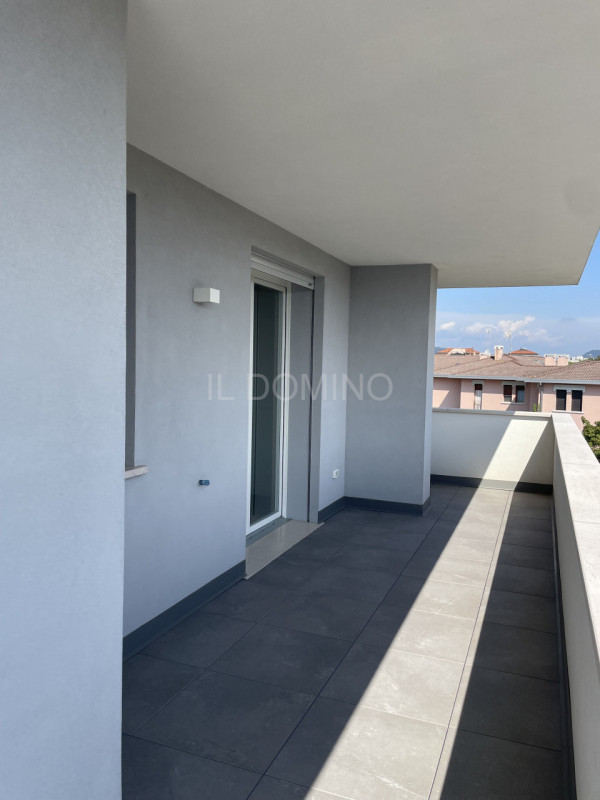 Attico di nuova costruzione in classe A4, composta da: ingresso, salone, cucina separata abitabil...