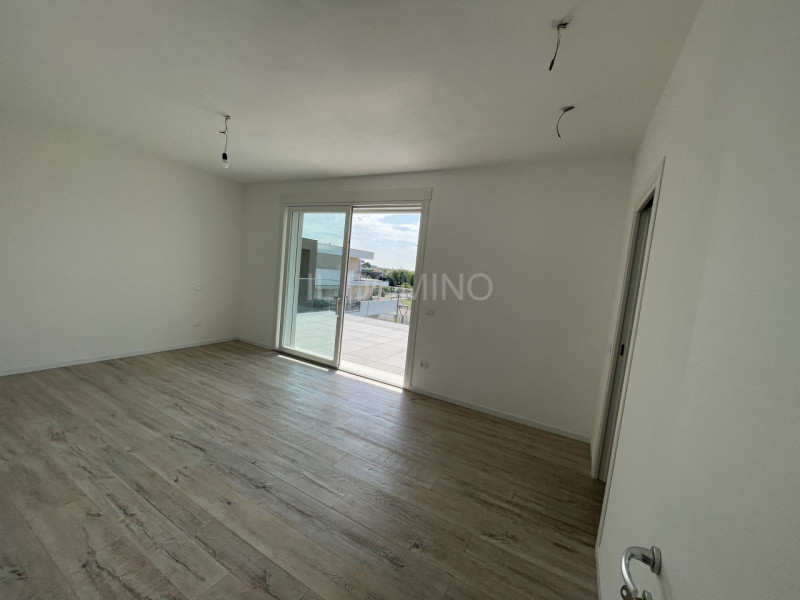 Attico di nuova costruzione in classe A4, composta da: ingresso, salone, cucina separata abitabil...