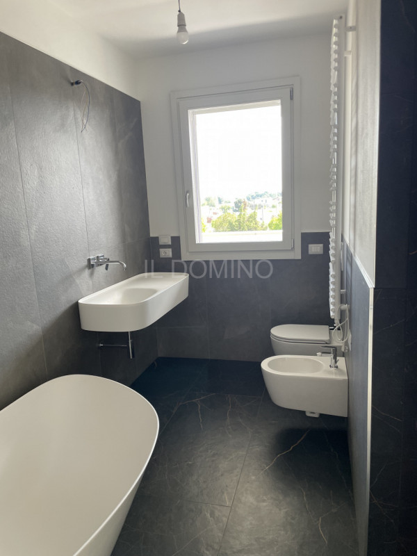 Attico di nuova costruzione in classe A4, composta da: ingresso, salone, cucina separata abitabil...