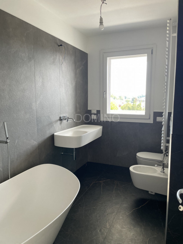 Attico di nuova costruzione in classe A4, composta da: ingresso, salone, cucina separata abitabil...