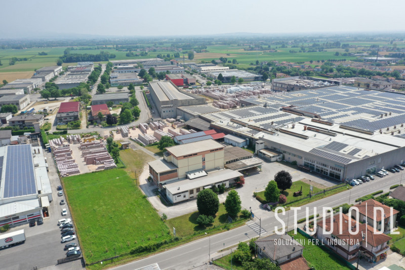 Scopri un terreno edificabile industriale/commerciale di mq. 16.000 situato nel comune di Malo, u...