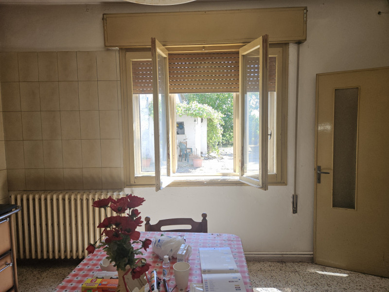 In vendita, proponiamo questa spaziosa casa singola di circa 270 mq situata in una posizione tran...