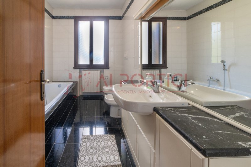 prozzolo di CAMPONOGARA - Proponiamo in vendita bifamiliare orizzontale intera, composta da un ap...