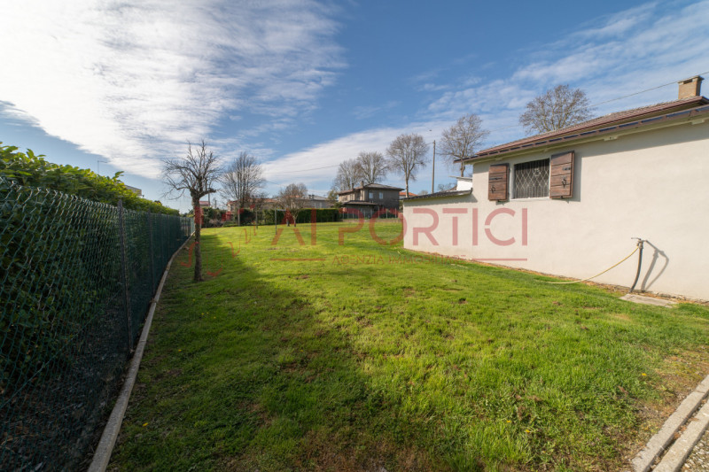 prozzolo di CAMPONOGARA - Proponiamo in vendita bifamiliare orizzontale intera, composta da un ap...