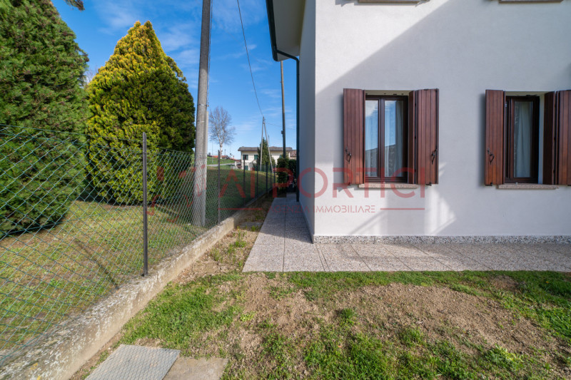 prozzolo di CAMPONOGARA - Proponiamo in vendita bifamiliare orizzontale intera, composta da un ap...