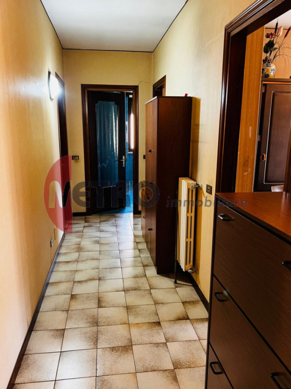 In frazione Rovegliana, sopra Recoaro Terme, in contesto bifamiliare tranquillo e panoramico. Vis...