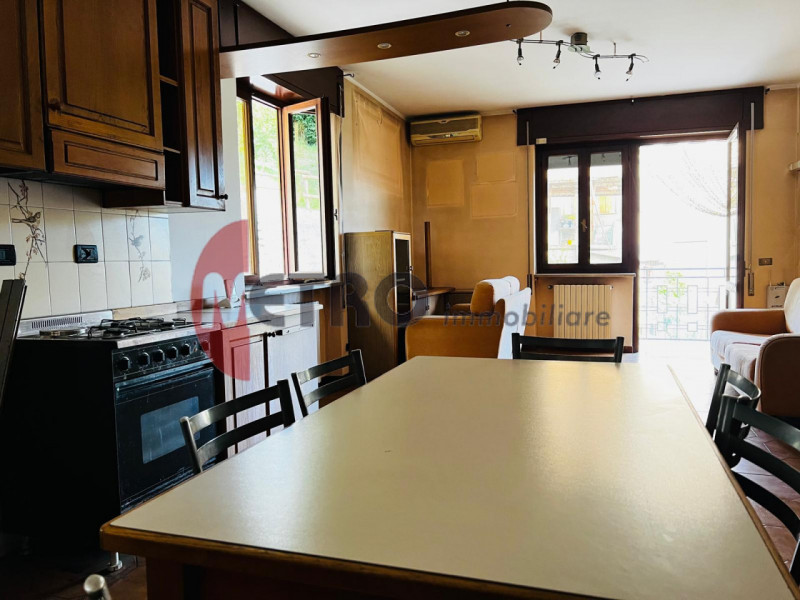 In frazione Rovegliana, sopra Recoaro Terme, in contesto bifamiliare tranquillo e panoramico. Vis...