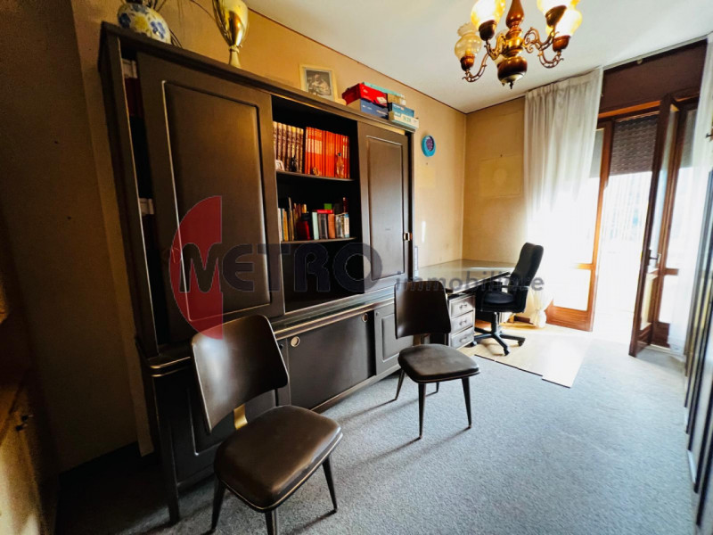 In frazione Rovegliana, sopra Recoaro Terme, in contesto bifamiliare tranquillo e panoramico. Vis...