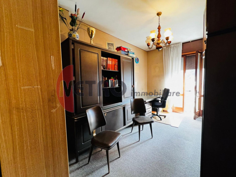 In frazione Rovegliana, sopra Recoaro Terme, in contesto bifamiliare tranquillo e panoramico. Vis...