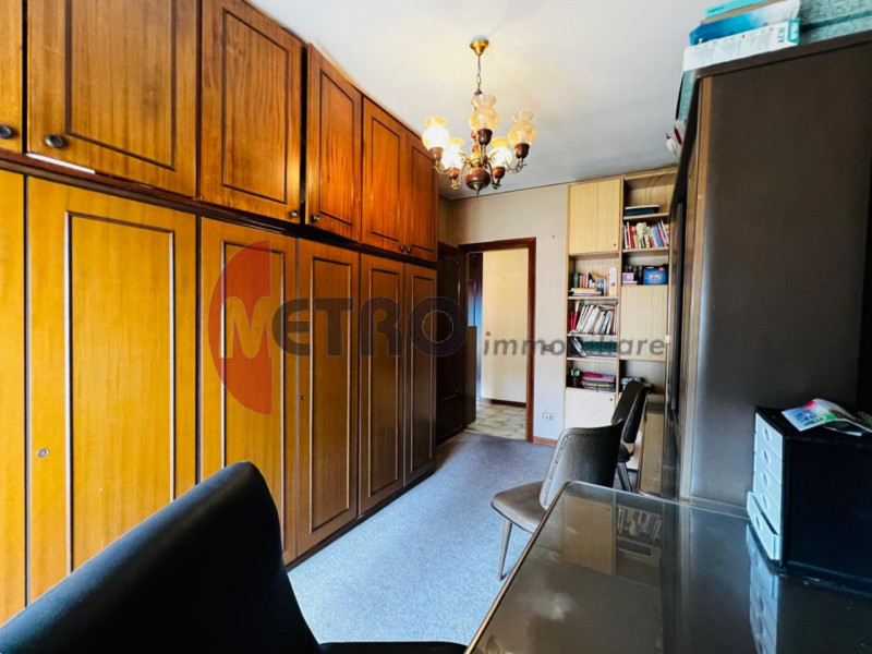 In frazione Rovegliana, sopra Recoaro Terme, in contesto bifamiliare tranquillo e panoramico. Vis...