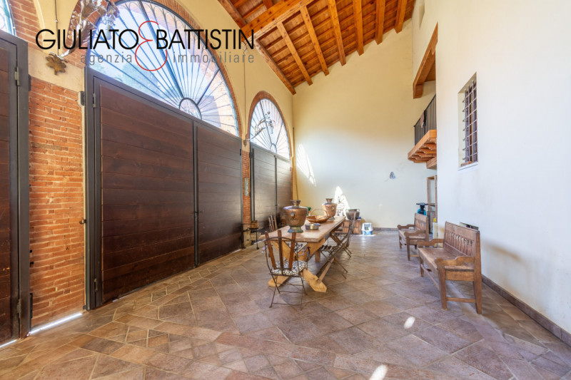 SOVIZZO: villa singola con accesso indipendente con giardino, garage, porticato.

La villa è situ...